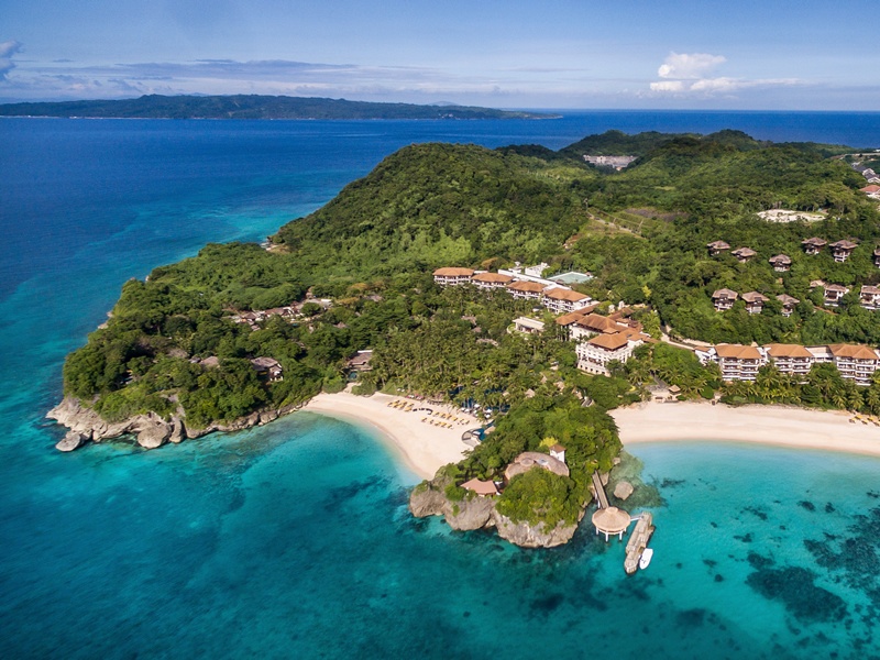 Ada parçasının deniz ile kuş görünümü